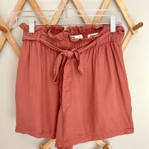 🍓 Hollister Ultra High Rise Paperbag Shorts Tie Waist Size Small